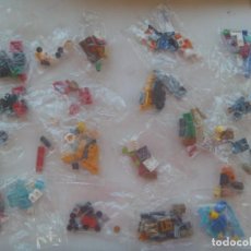 Juegos construcción - Lego: LOTE LEGO : 20 PAQUETITOS SIN ABRIR CON PIEZAS LEGO Y UN PERSONAJE SUELTO, PAPA NOEL, ETC