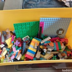 Juegos construcción - Lego: CAJA JUEGO DE LEGO , MUCHISIMAS PIEZAS EN UN ENVASE AMARILLO DE LEGO ...DESCRIPCION IMAGENES. Lote 346340758