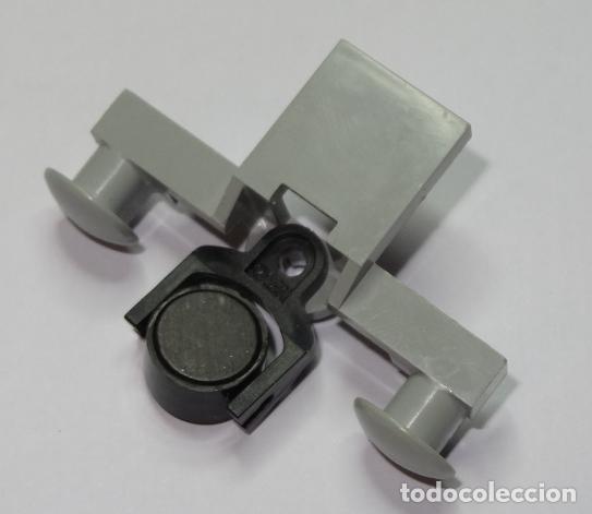 Juegos construcci&oacute;n - LEGO: LEGO Ref 4022 Train Buffer Beam with Black Train Coupling and Black Magnet Cylindrical - Foto 1