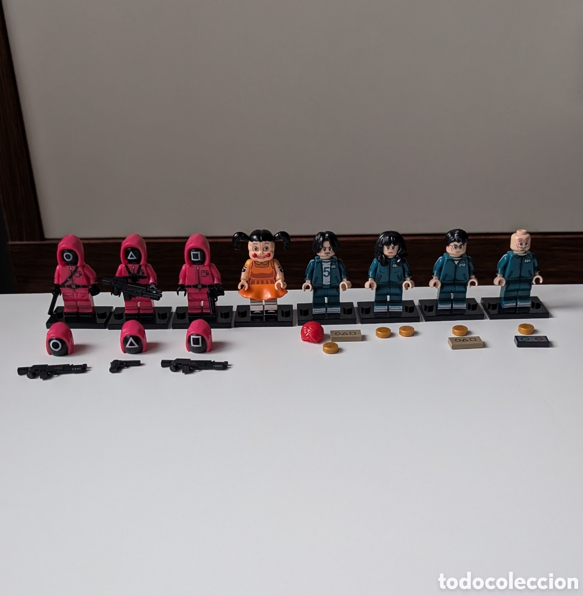 Juegos construcci&oacute;n - Lego: 8 figuras de El juego del Calamar (Netflix) Figuras compatibles con LEGO