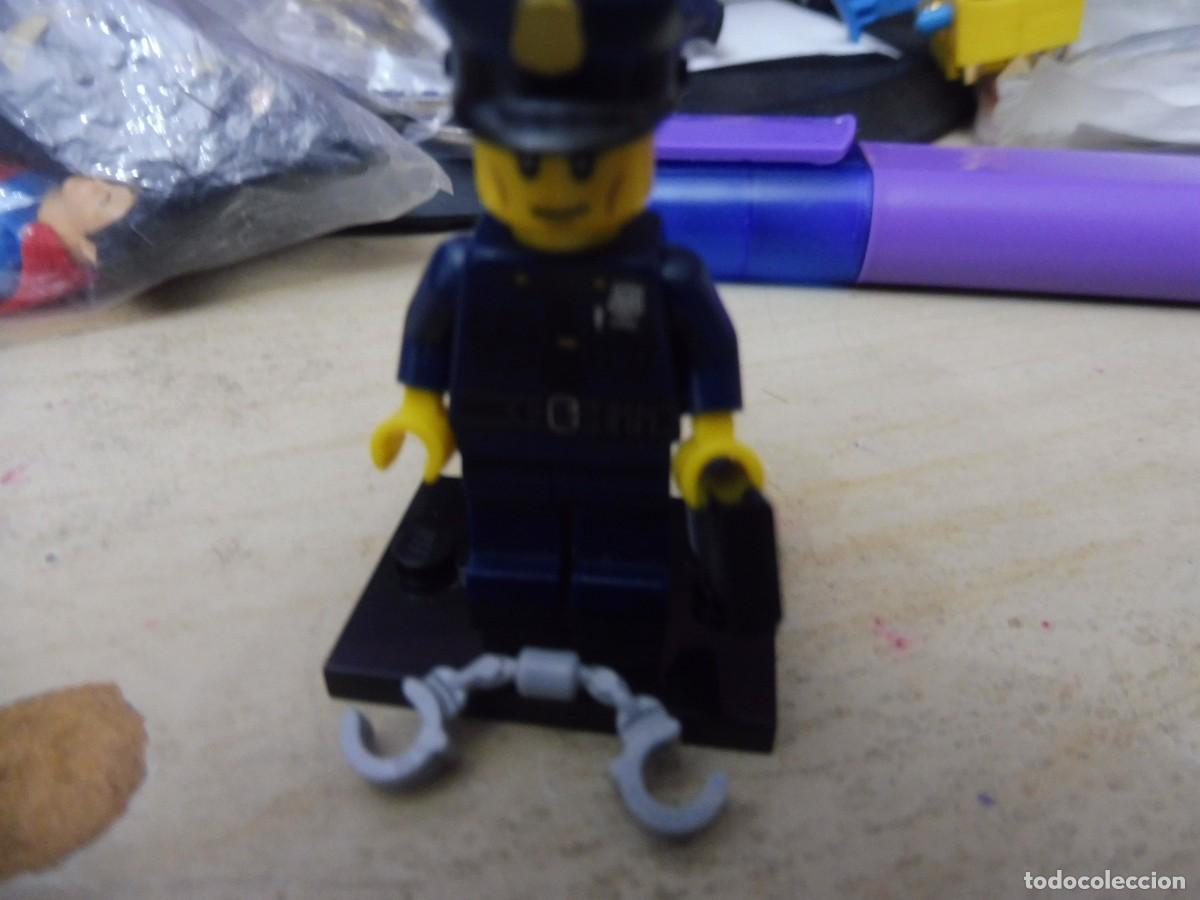 Jeux construction - LEGO: Figura Lego original polic&iacute;a con esposas serie 9 71000(COL134), 2013