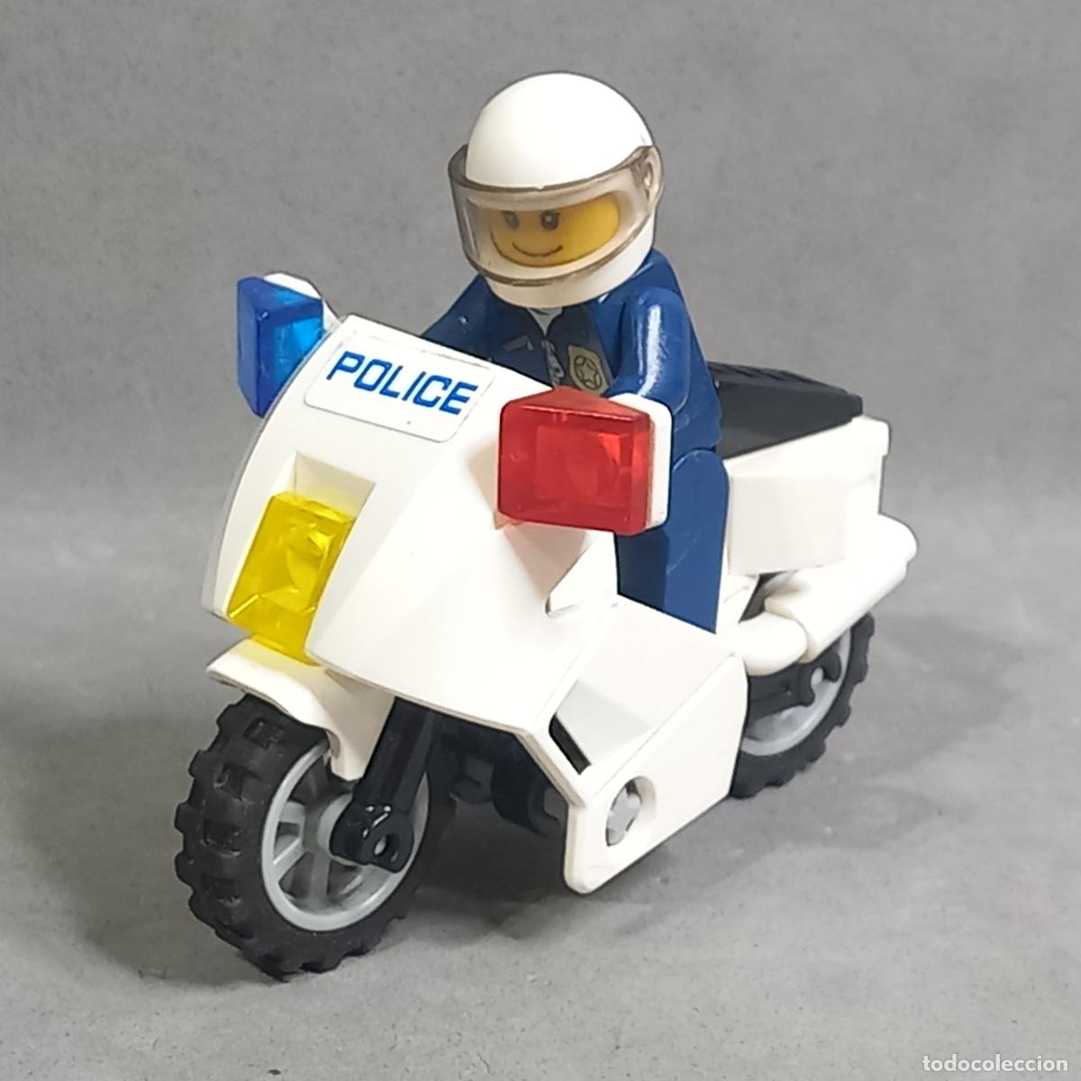 Jogos constru&ccedil;&atilde;o - LEGO: Polic&iacute;a motorizado con motocicleta del universo City. Minifigura original LEGO