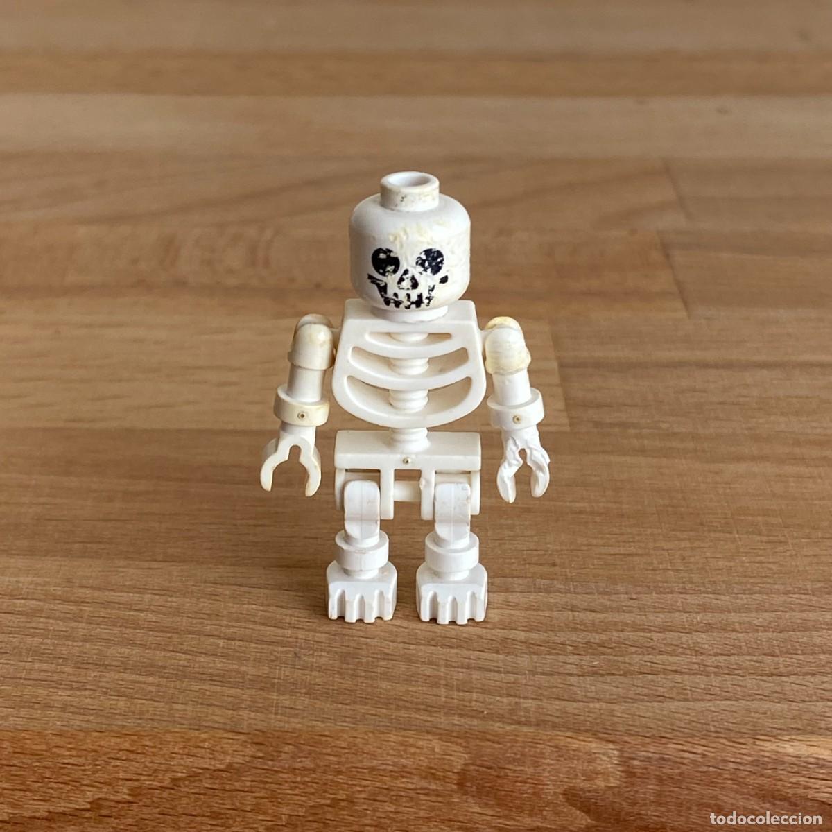 Jeux construction - LEGO: Lego antigua minifigura esqueleto, cr&aacute;neo est&aacute;ndar, brazos flexibles (gen001). Castle Piratas Knight
