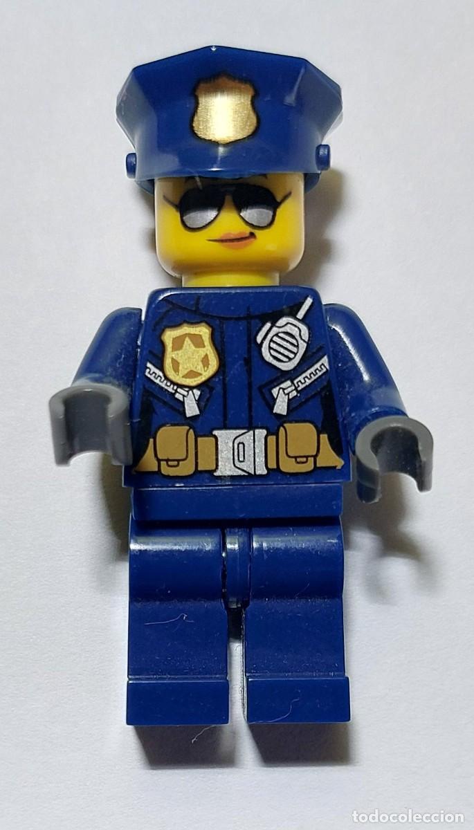 Juegos construcci&oacute;n - Lego: No original, copia LEGO - Oficial de polic&iacute;a de LEGO City con uniforme azul, placa y radio estampada