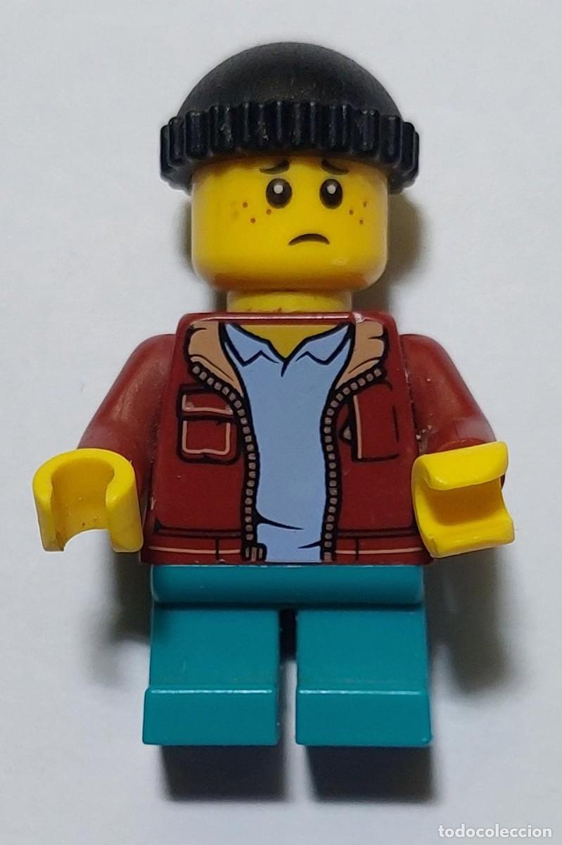 Juegos construcci&oacute;n - Lego: Original LEGO - &rdquo;Safari Tourist&rdquo; presenta un estampado facial &uacute;nico con pecas y una expresi&oacute;n