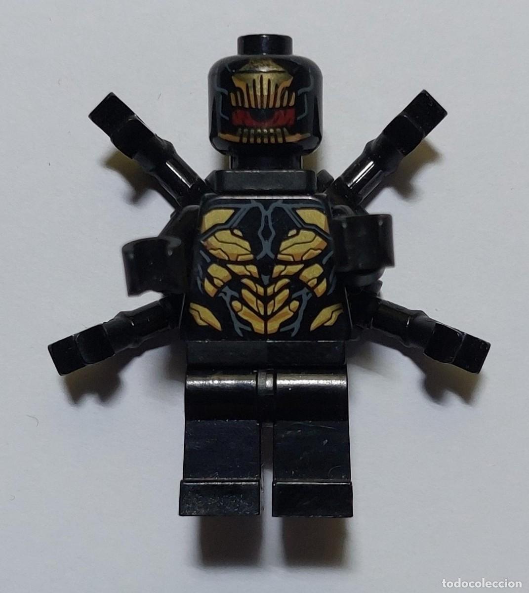 Juegos construcci&oacute;n - Lego: Original LEGO - Outrider de Marvel Super Heroes, cuerpo negro con detalles dorados en el pecho