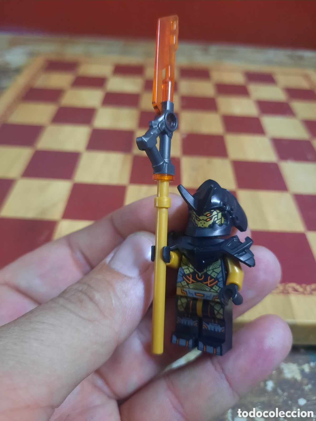 Construction games - LEGO: Minifigura de Jay Drag&oacute;n Dorado de la serie LEGO Ninjago Cristalizado.