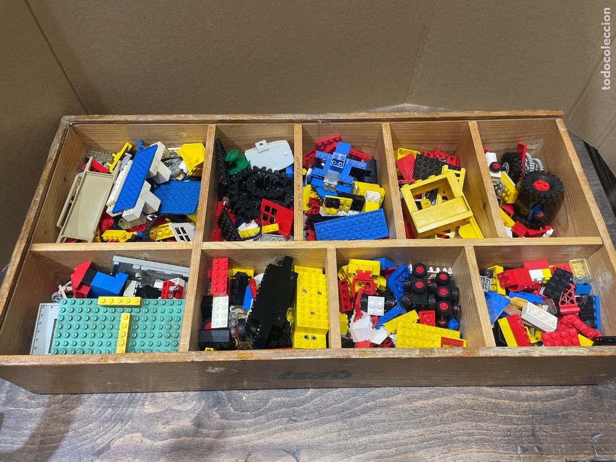 Spielzeug zum Bauen - LEGO: Lote de piezas Lego + caja de madera Lego