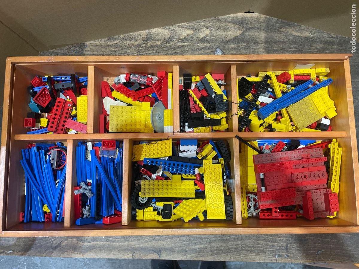 Spielzeug zum Bauen - LEGO: Lote de piezas Lego + caja de madera Lego