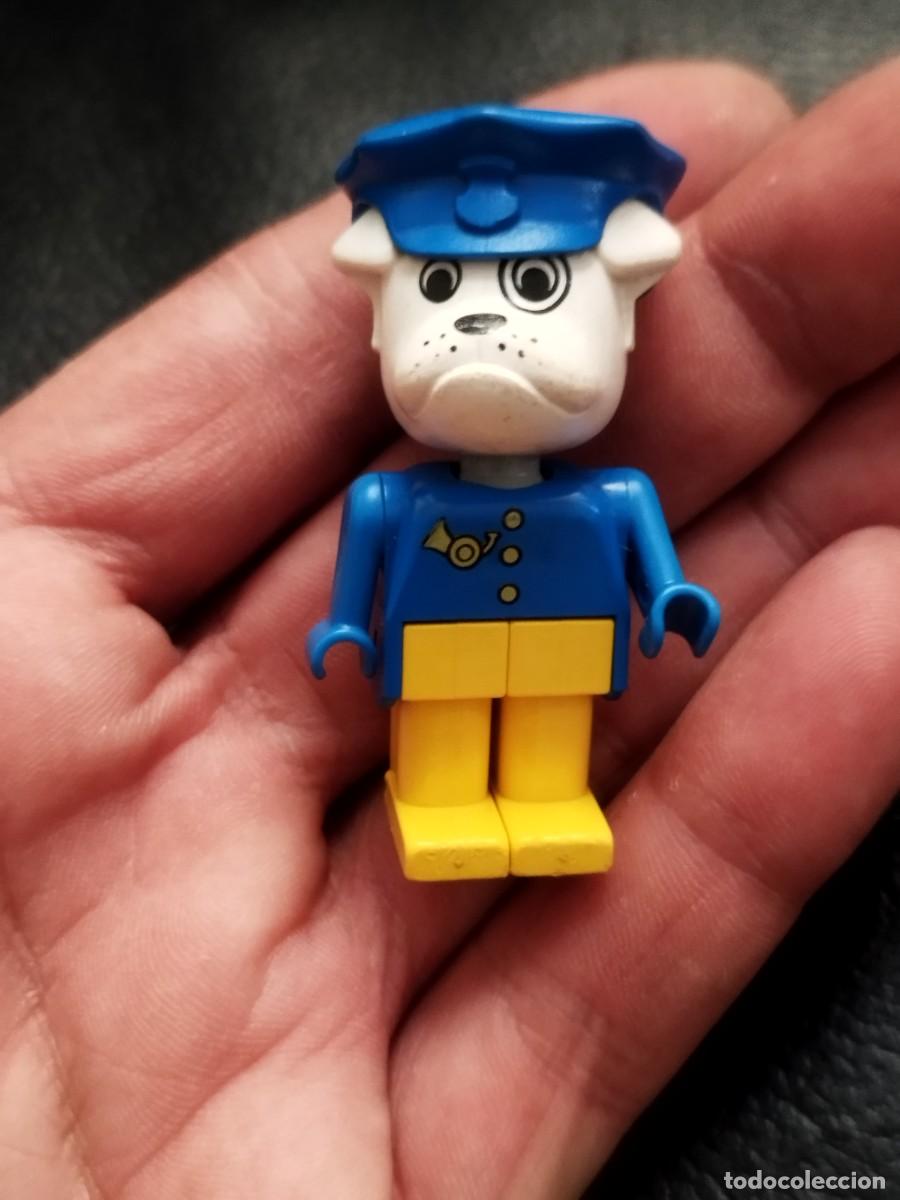 Juegos construcci&oacute;n - LEGO: Figura Lego fabuland. Boris Bulldog, el cartero.