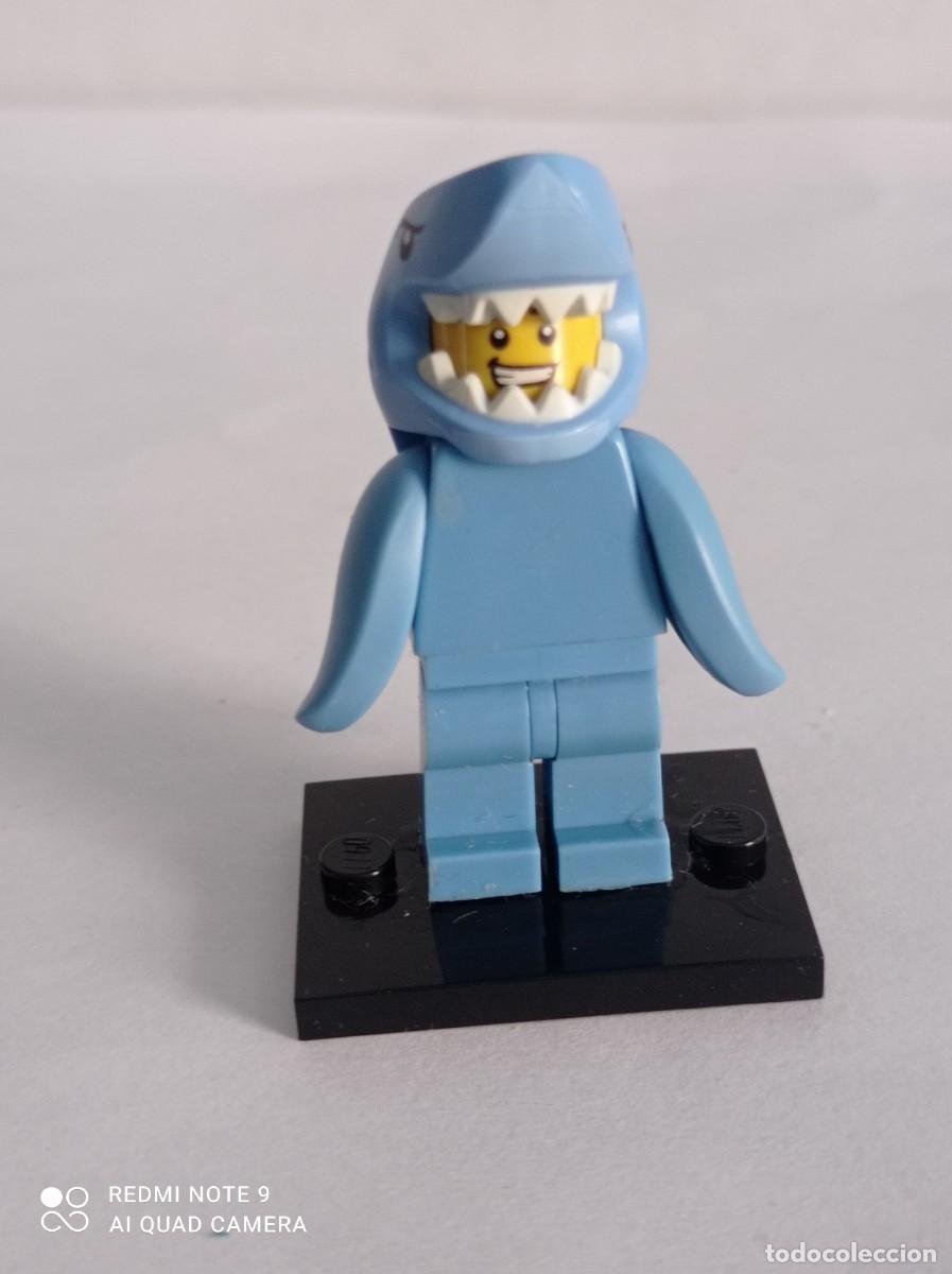 Juegos construcci&oacute;n - LEGO: figura LEGO del Hombre con Disfraz de Tibur&oacute;n (Shark Suit Guy) de la Serie 15