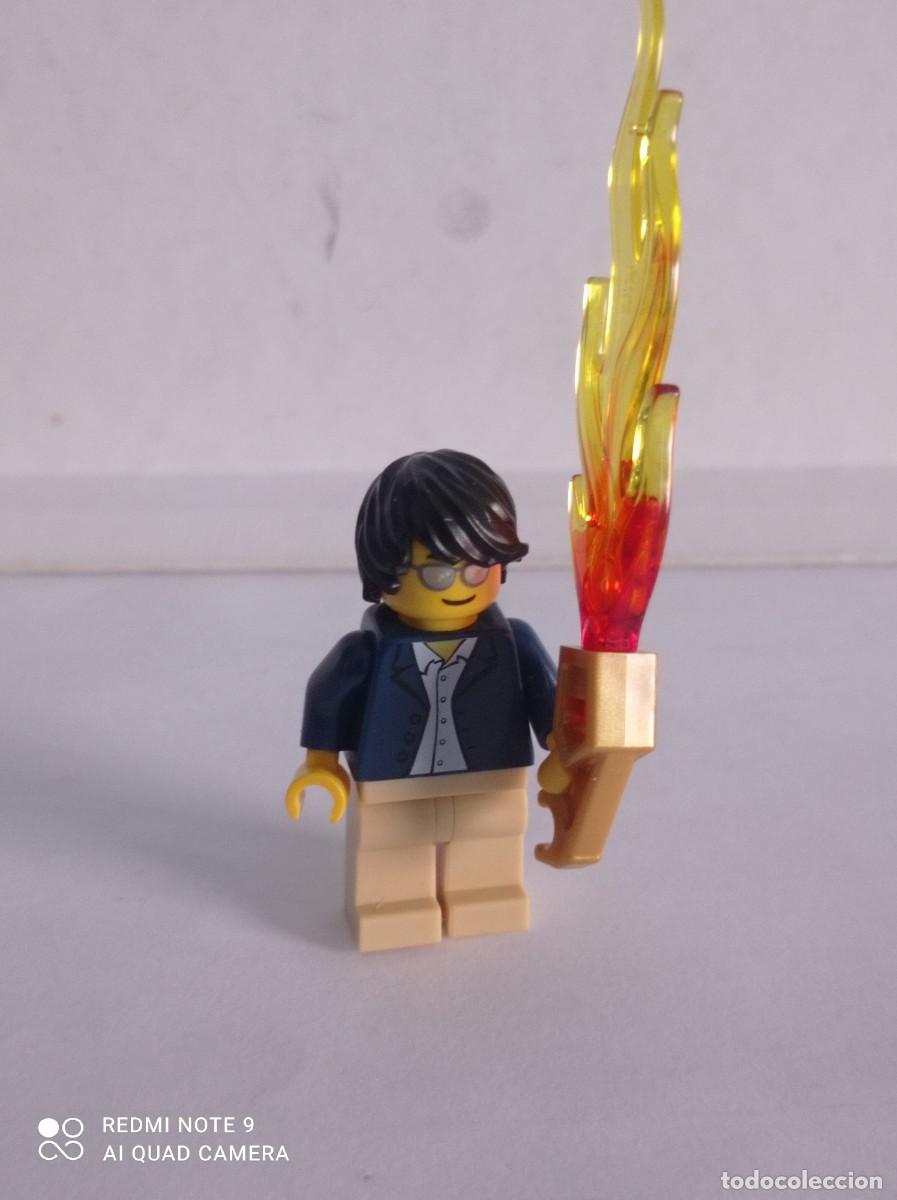 Juegos construcci&oacute;n - LEGO: Figura de LEGO con antorcha