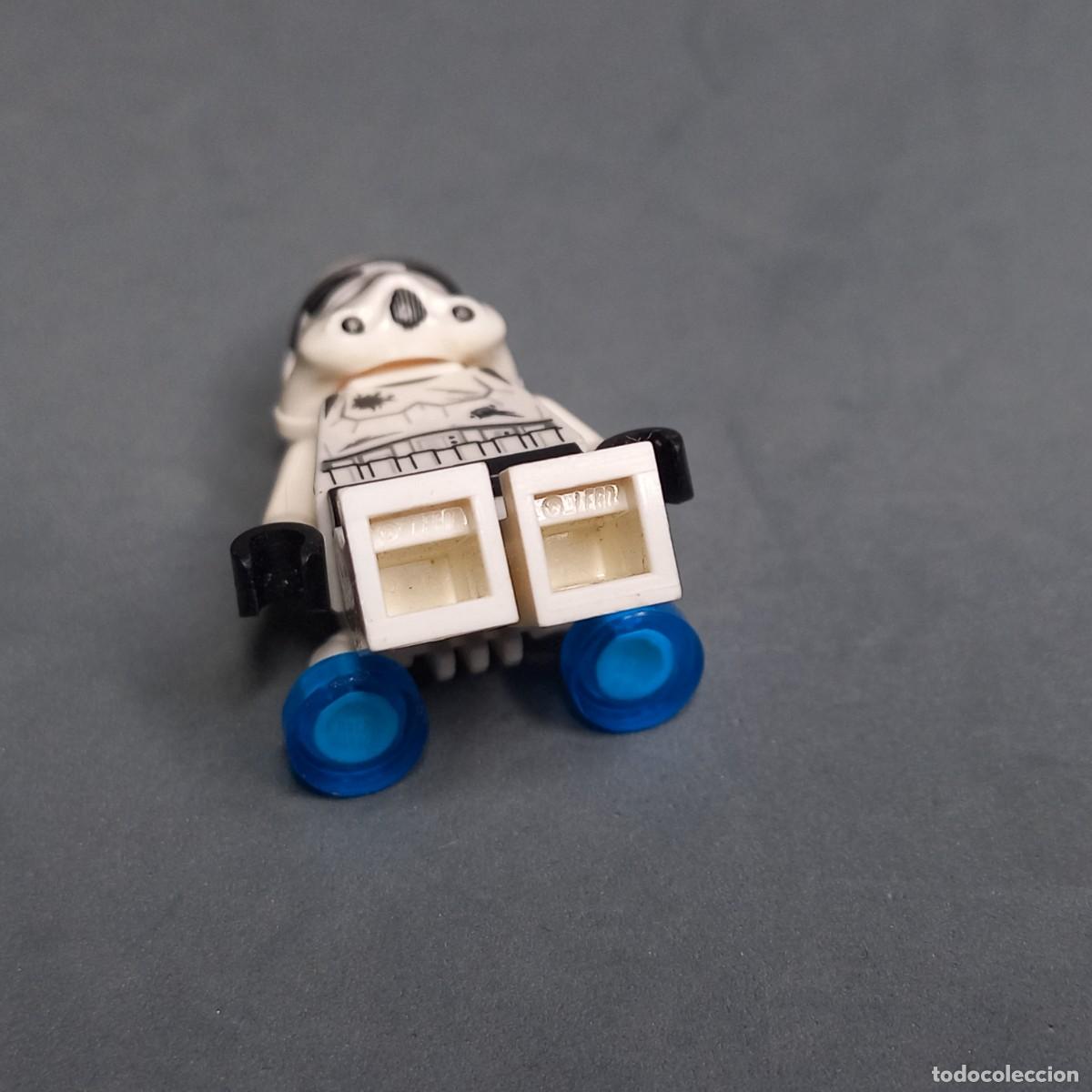 Juegos construcci&oacute;n - LEGO: Robot R2-D2 droide astromec&aacute;nico amigo de C-3PO. Minifigura original LEGO del universo Star Wars