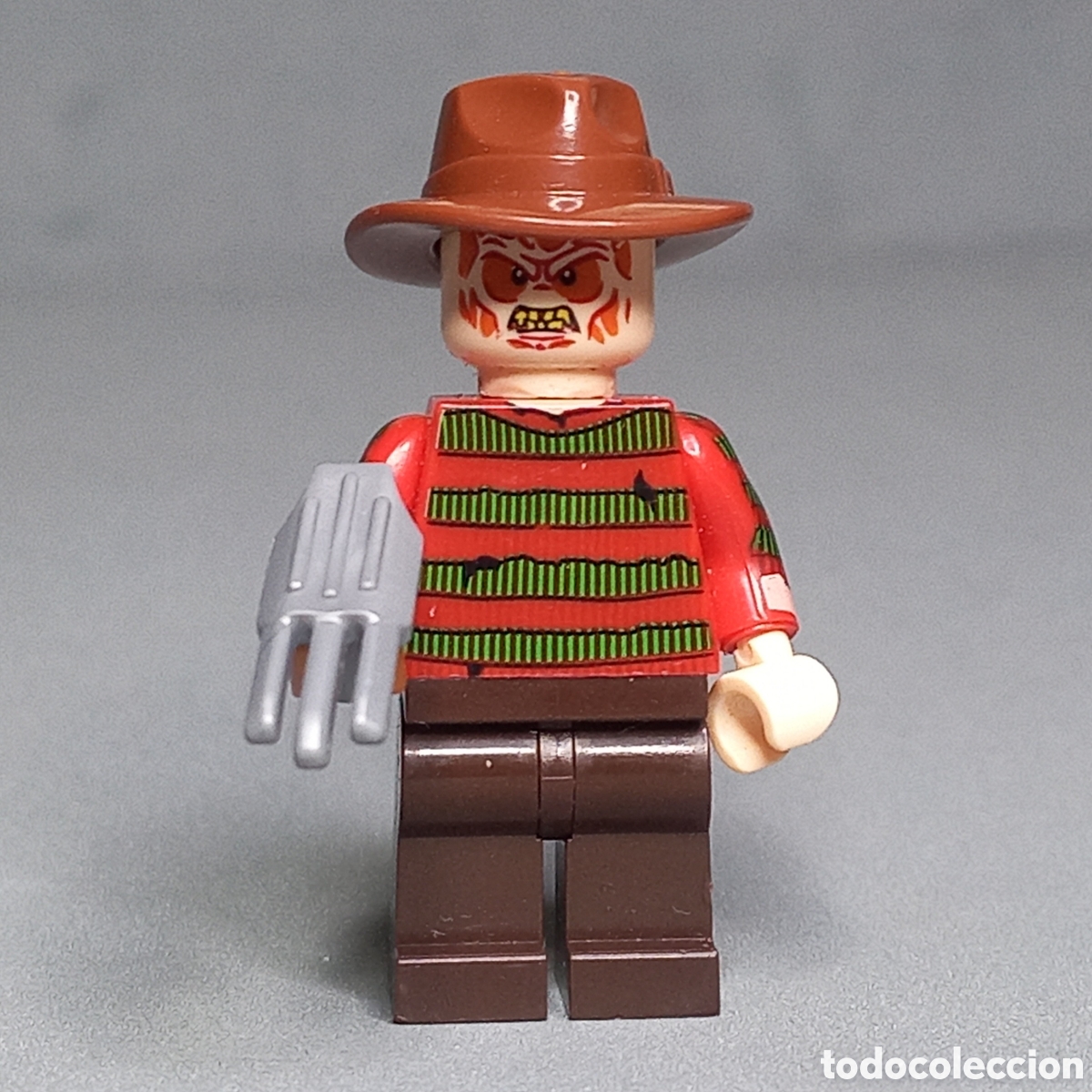 Juegos construcci&oacute;n - LEGO: Freddy Krueger protagonista de Pesadilla en Elm Street, Minifigura original LEGO
