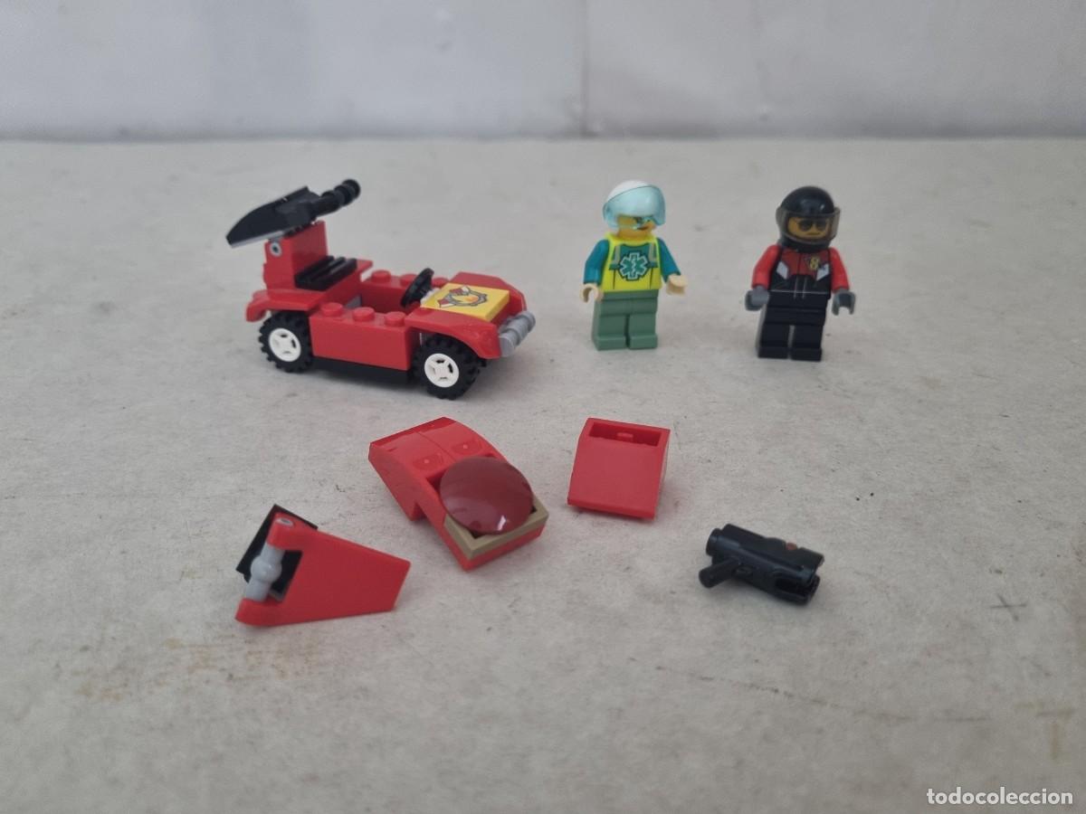 Juegos construcci&oacute;n - LEGO: Lote minifiguras y coche Lego