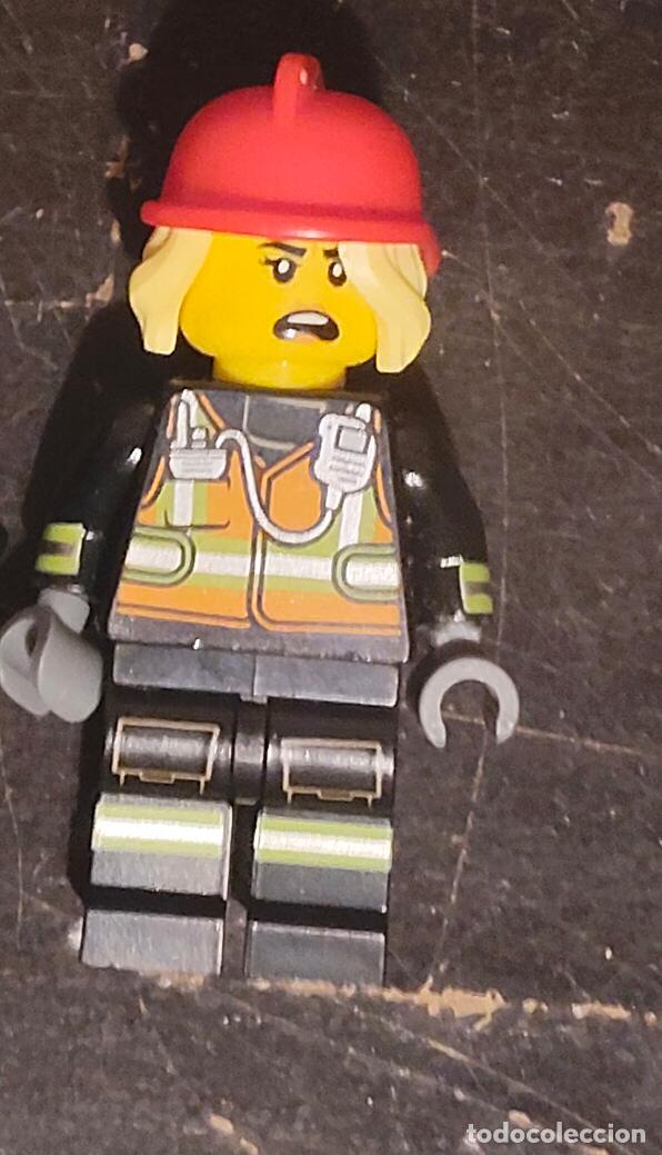 Spielzeug zum Bauen - LEGO: LEGO Minifiguras Series 19 Mujer Bomberos Minifigura 71025