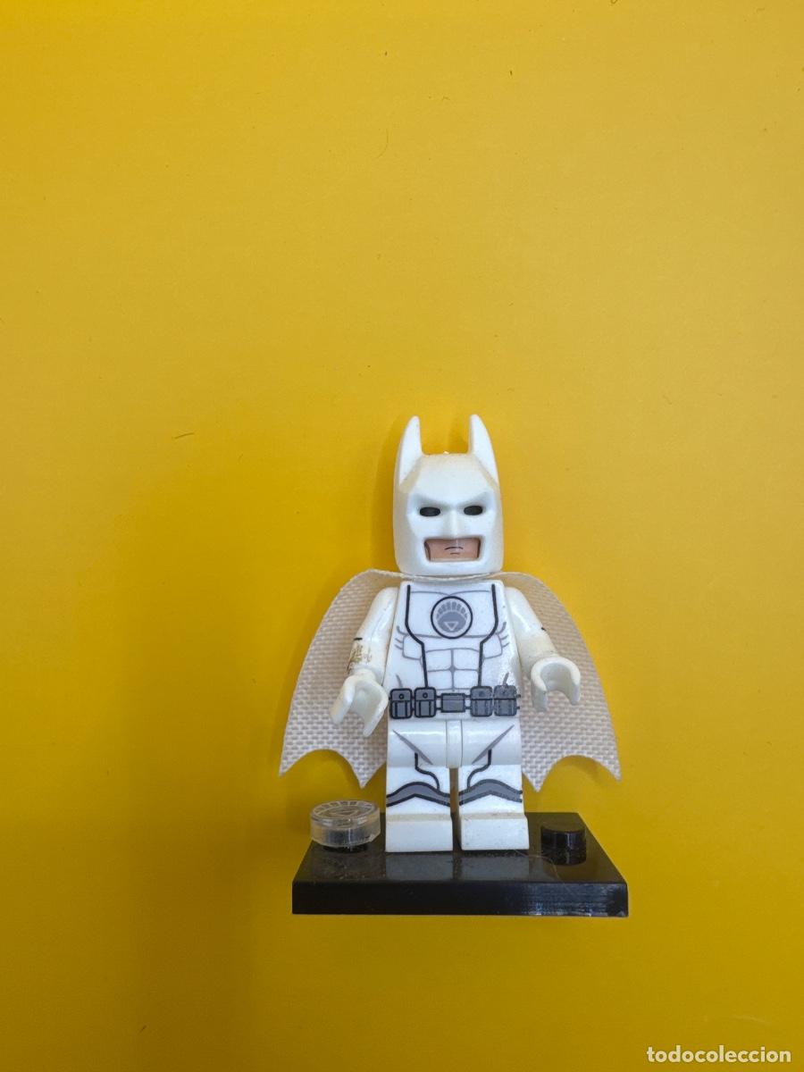 Juegos construcci&oacute;n - LEGO: MINIFIGURA BATMAN BLANCO WHITE LANTERN &ndash; DC COMICS &ndash; SUPERH&Eacute;ROE CON CAPA &ndash; COMPATIBLE LEGO