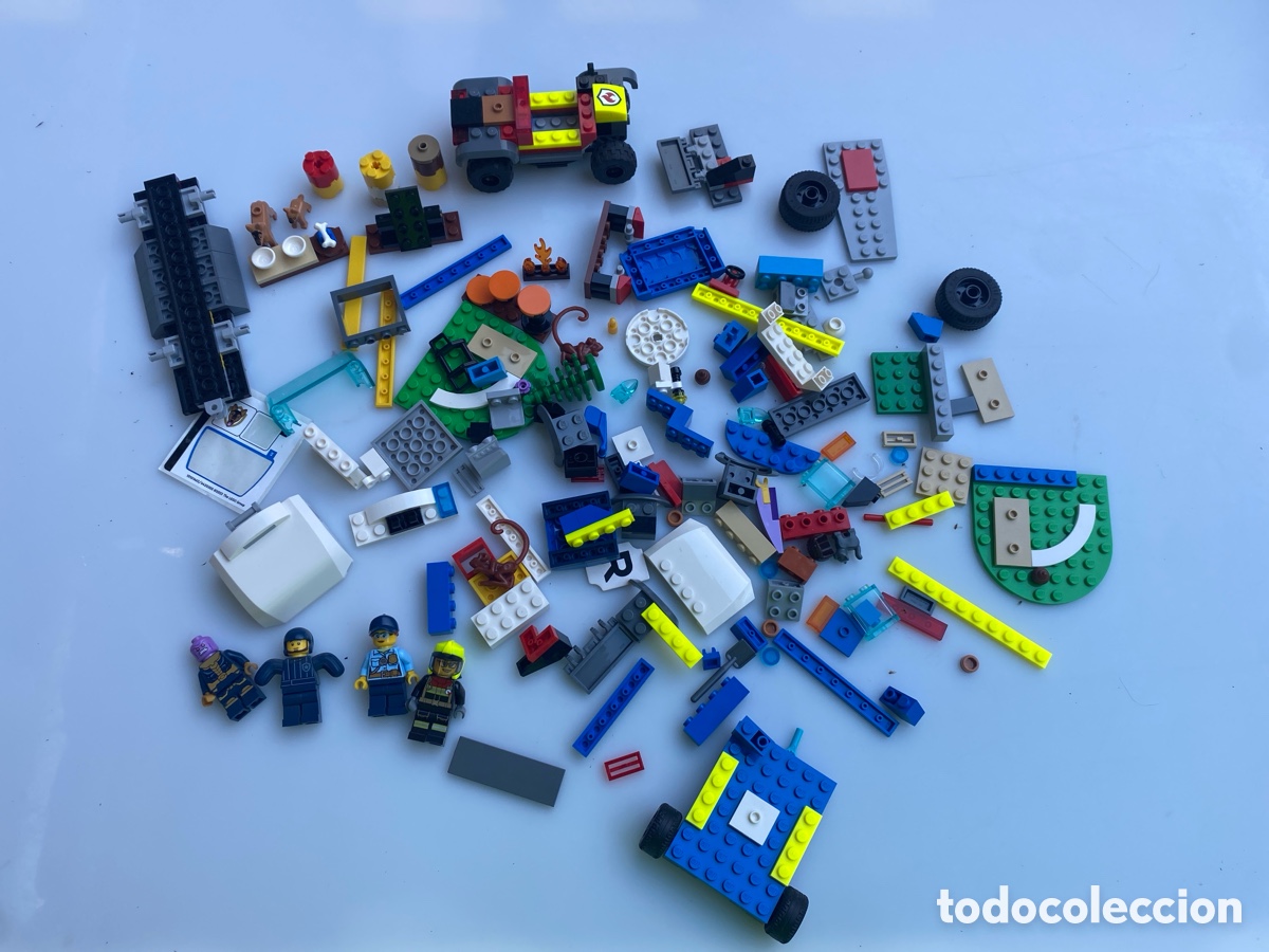 Juegos construcci&oacute;n - LEGO: Lote de piezas de lego con figuras
