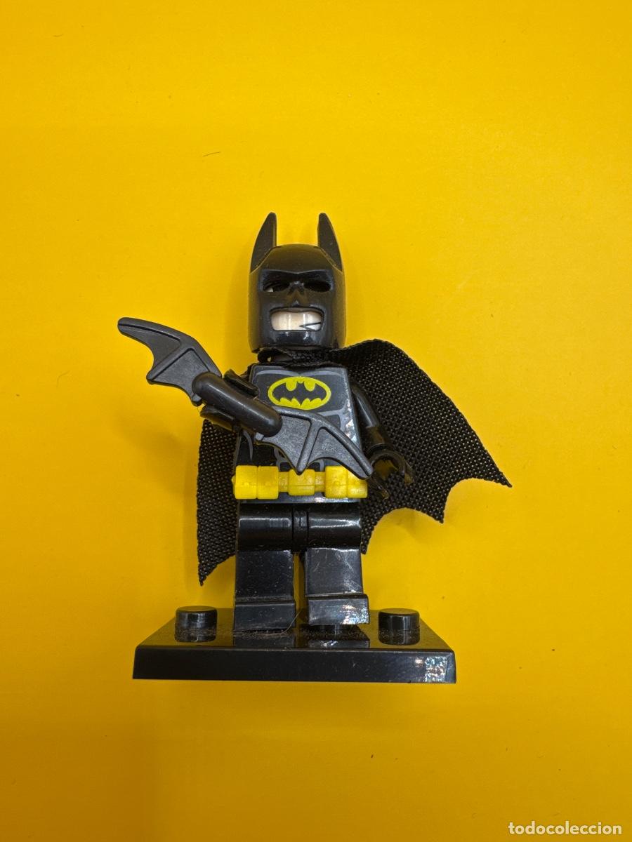 Juegos construcci&oacute;n - LEGO: BATMAN DC COMICS &ndash; MINIFIGURA TIPO LEGO COMPATIBLE CON CAPA NEGRA Y BATARANG &ndash; SUPERH&Eacute;ROES