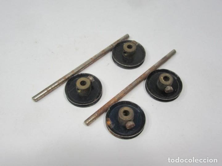 Juegos construcci&oacute;n - Meccano: 4 Ruedas y 2 ejes de meccano. - Foto 1