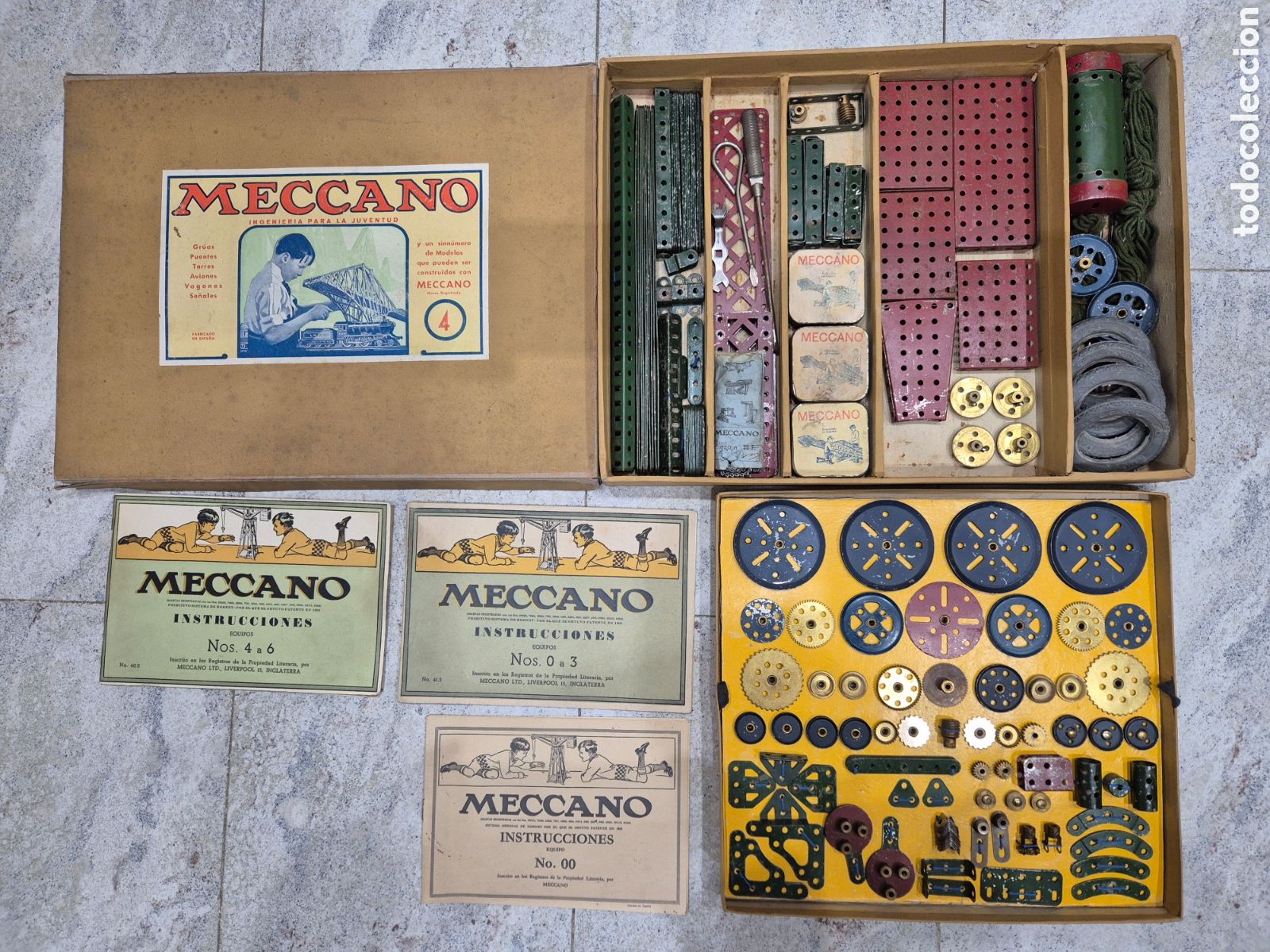 Juegos construcci&oacute;n - Meccano: Meccano num 4 con manuales de instrucciones a&ntilde;os 40