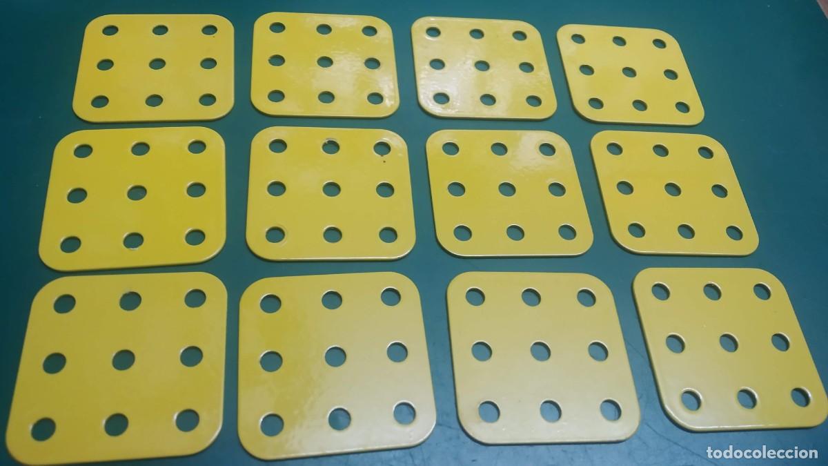 Juegos construcci&oacute;n - Meccano: Meccano parte n&ordm; 74. Lote 12 piezas placas planas 3 x 3 agujeros.