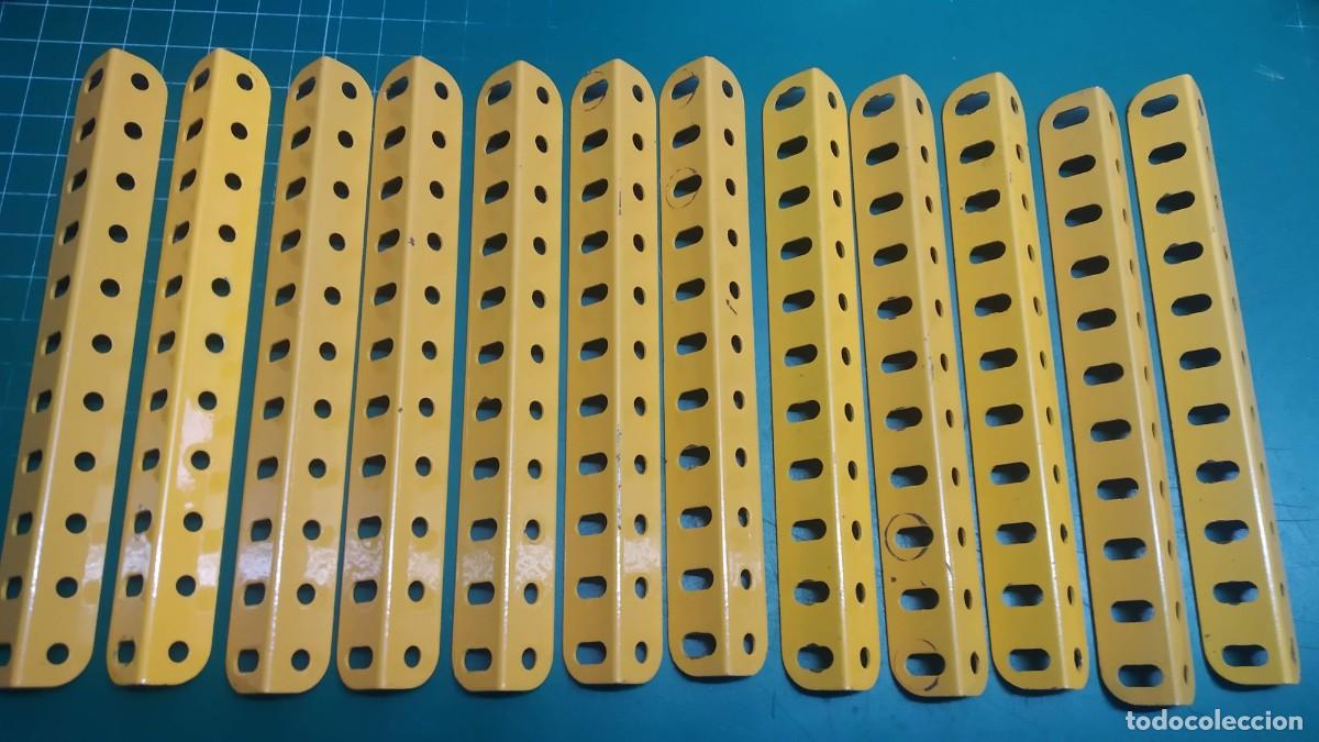 Juegos construcci&oacute;n - Meccano: Meccano parte n&ordm; 9 - Lote 12 viguetas angulares de 11 agujeros.