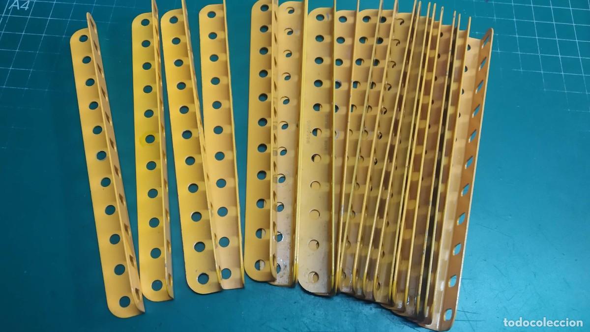 Juegos construcci&oacute;n - Meccano: Meccano parte n&ordm; 9 - Lote 20 viguetas angulares de 11 agujeros.