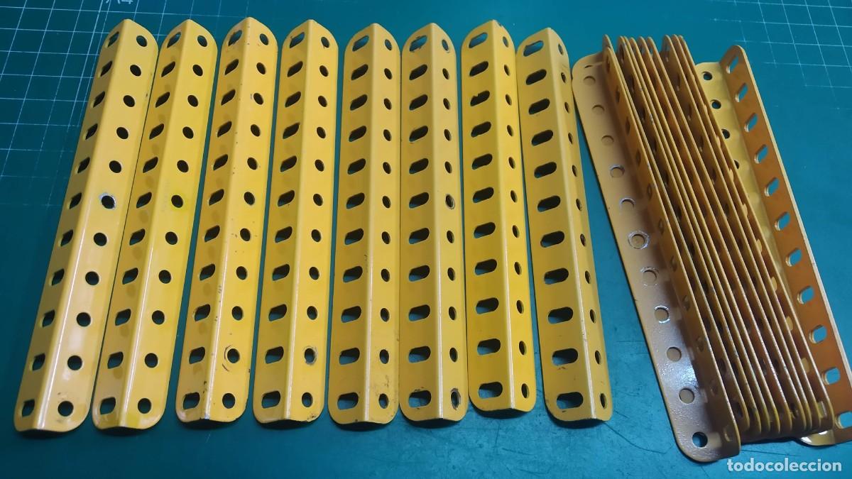 Juegos construcci&oacute;n - Meccano: Meccano parte n&ordm; 9 - Lote 20 viguetas angulares de 11 agujeros.