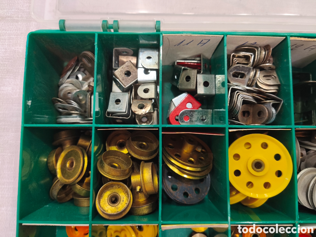 Juegos construcci&oacute;n - Meccano: Malet&iacute;n con mont&oacute;n de piezas de MECCANO - Foto 2