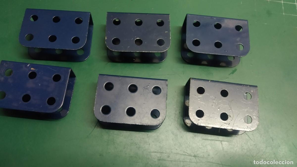 Juegos construcci&oacute;n - Meccano: MECCANO Parte n&ordm; 160. Lote 6 piezas acanaladas 3X2X1 agujeros.