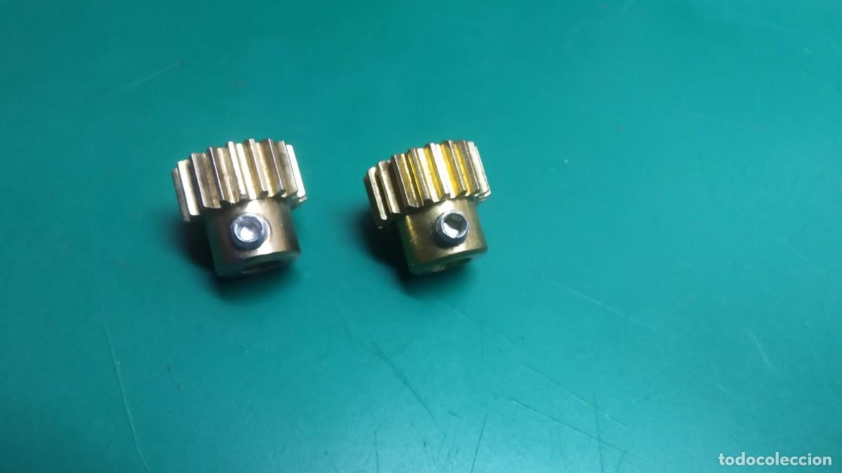Juegos construcci&oacute;n - Meccano: Meccano parte n&ordm; 26. Lote 2 pi&ntilde;ones engranaje lat&oacute;n 19 dientes.