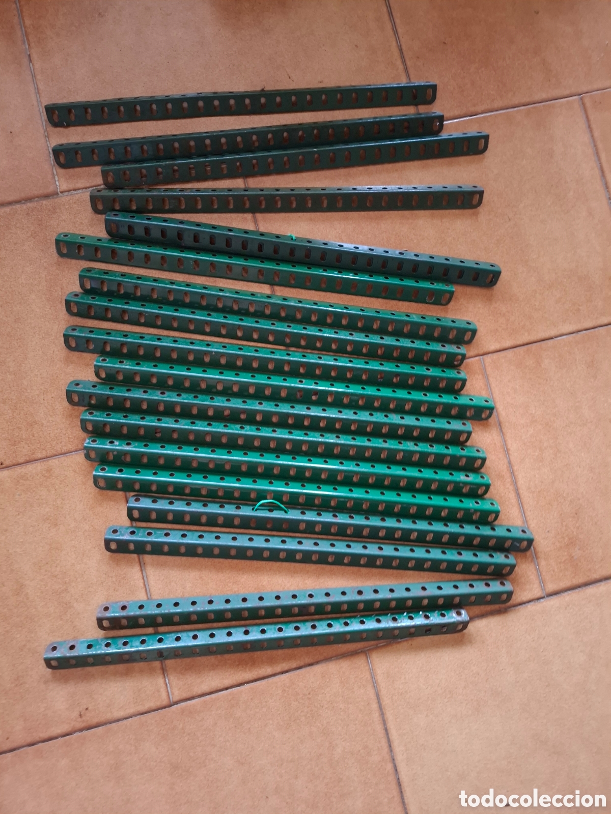Juegos construcci&oacute;n - Meccano: Meccano verde 18 viguetas angulares de 25 agujeros