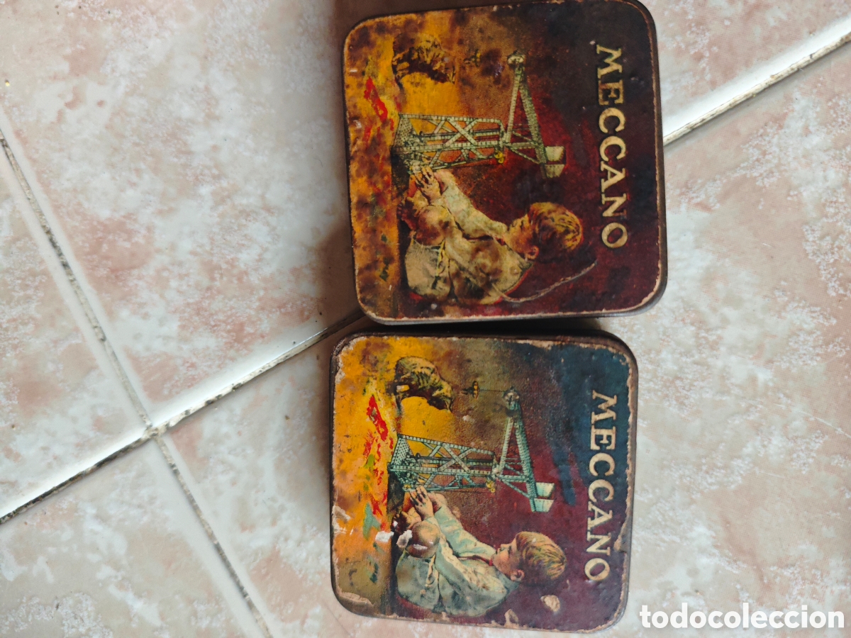 Juegos construcci&oacute;n - Meccano: Lote de dos peque&ntilde;as cajas o latas met&aacute;licas originales de Meccano, profusamente litografiadas con i