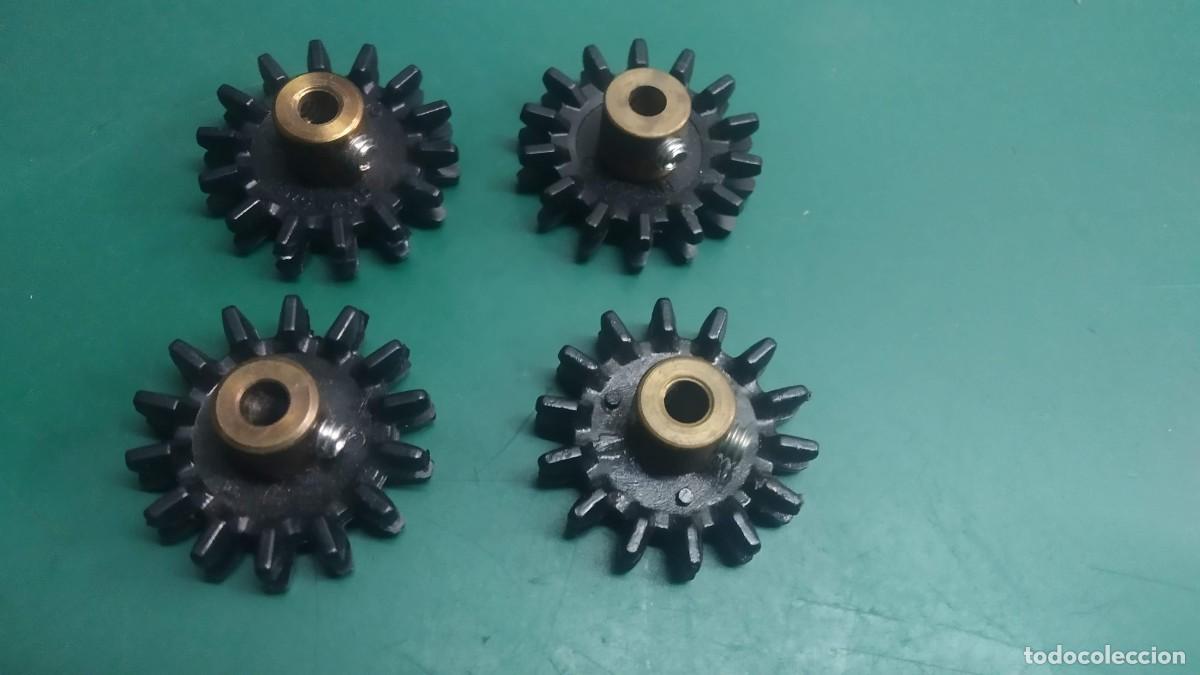 Juegos construcci&oacute;n - Meccano: Meccano parte n&ordm; 27f. Lote 4 Poleas-engranajes multiuso pl&aacute;stico.