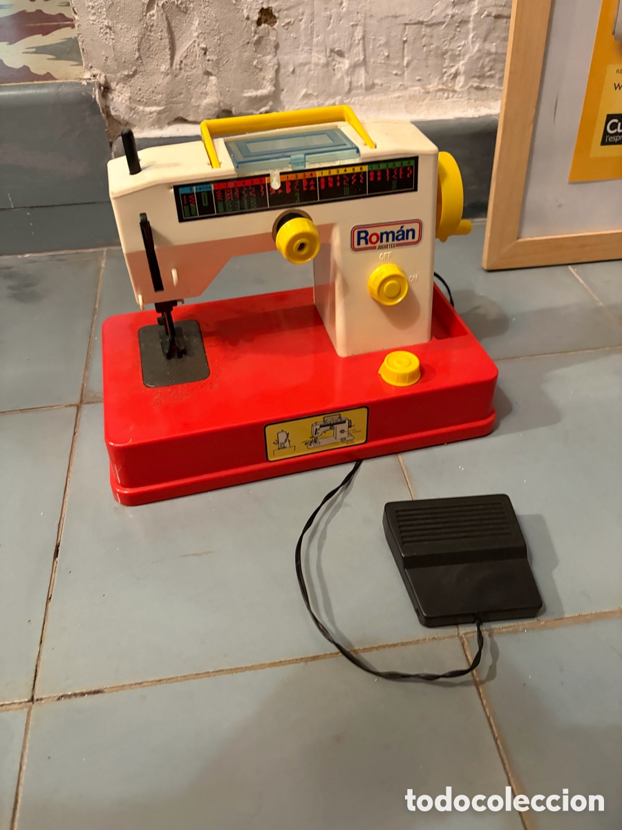 Juegos educativos: M&aacute;quina de coser de juguete Rom&aacute;n (ignoro si funciona, va con pilas)