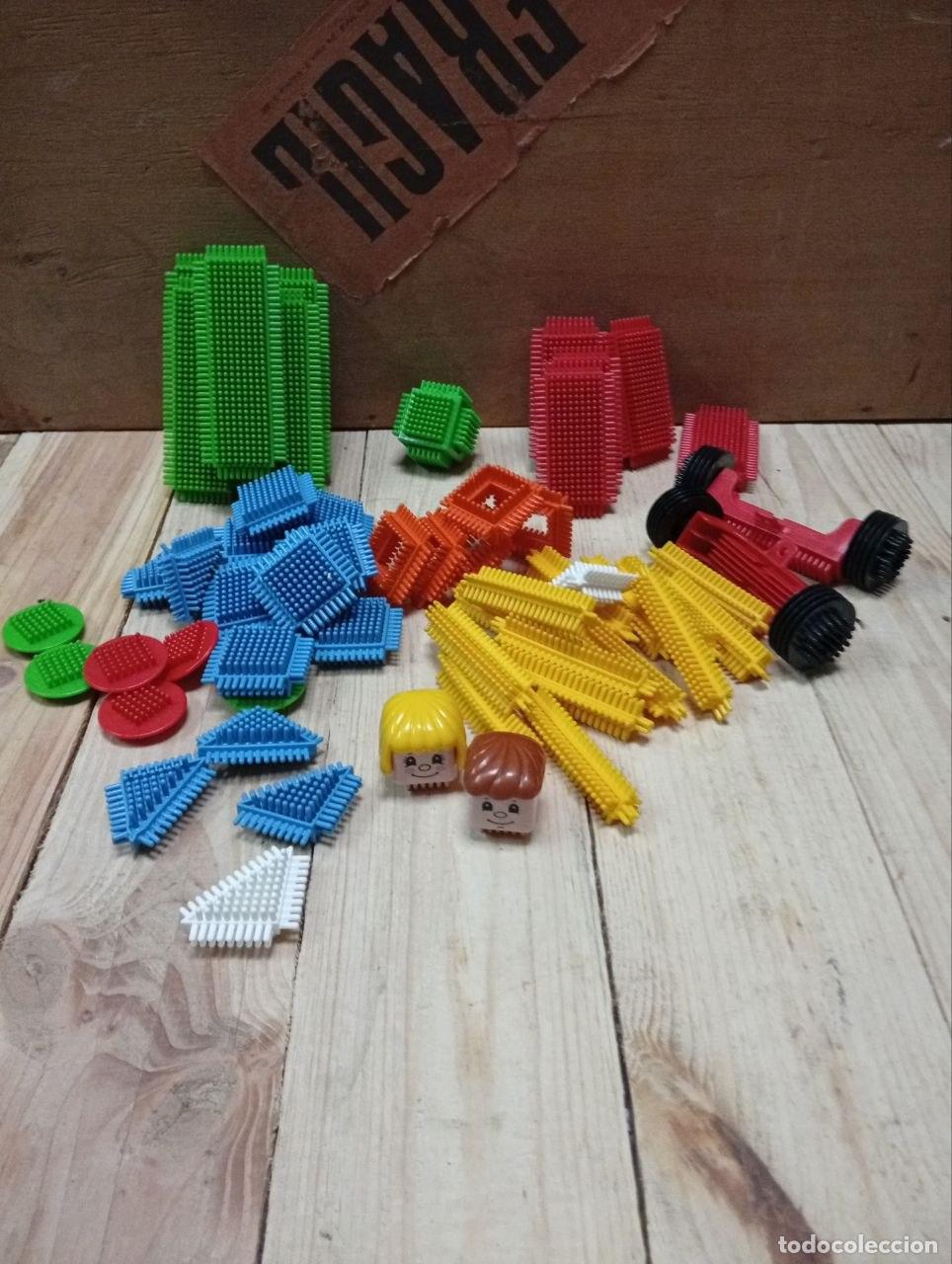 Juegos educativos: Lote de construcci&oacute;n vintage de pinchos / pinchitos - con ruedas y figuras - - A&ntilde;os 70/80