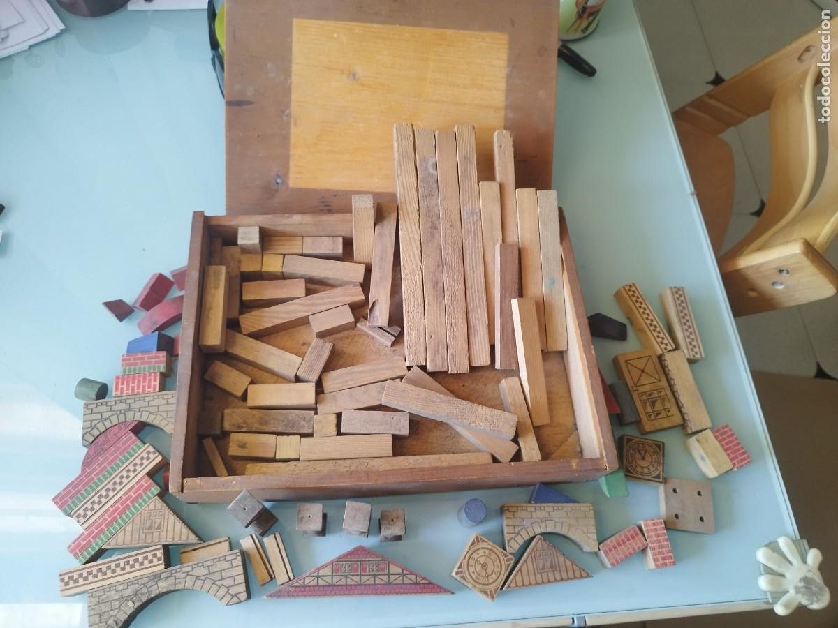 Giochi educativi: Antiguo Juego de Arquitectura y Construcci&oacute;n de Madera. Bloques Geom&eacute;tricos A&ntilde;os 40-50. Caja origin