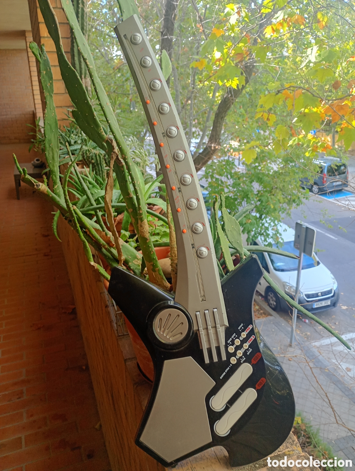 Juegos educativos: Guitarra El&eacute;ctrica de Juguete Electr&oacute;nica Retro - Dise&ntilde;o Futurista Negro y Gris (A&ntilde;os 90/2000)