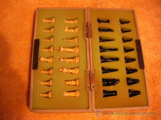 Juegos de mesa: ANTIGUO JUEGO DE AJEDREZ DE VIAJE - Foto 1