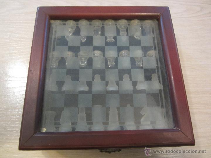Juegos de mesa: AJEDREZ DE CRISTAL ESTUCHE DE MADERA 31 x 31