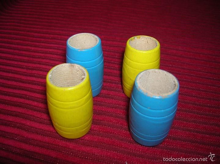 Juegos de mesa: Cuatro cubiletes para jugar al parch&iacute;s - Foto 1