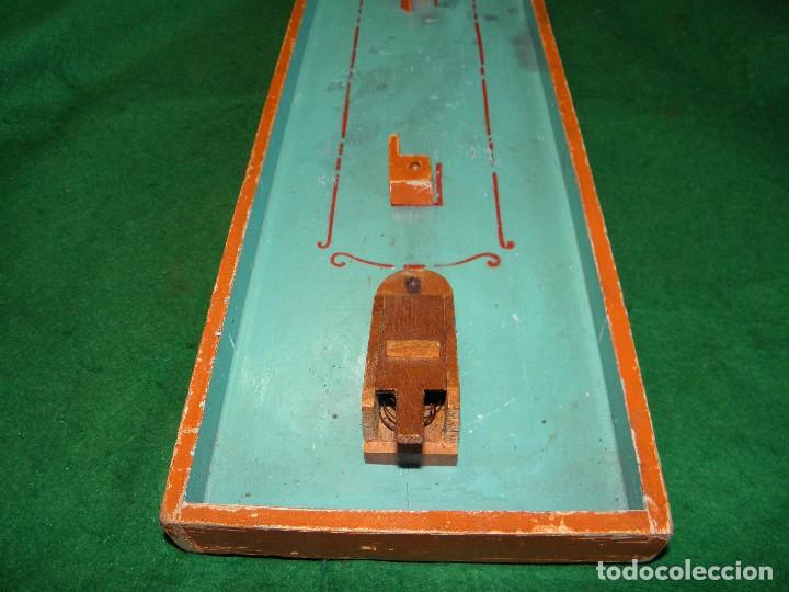 Juegos de mesa: ANTIGUO JUEGO DE MADERA DE BOLAS PINBALL DENIA - Foto 2
