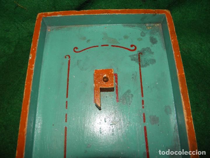 Juegos de mesa: ANTIGUO JUEGO DE MADERA DE BOLAS PINBALL DENIA - Foto 4