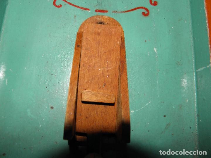 Juegos de mesa: ANTIGUO JUEGO DE MADERA DE BOLAS PINBALL DENIA - Foto 6