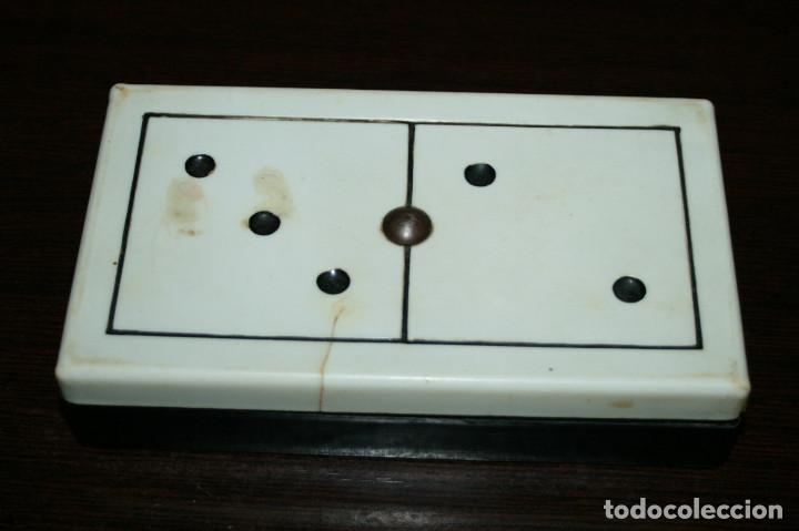 Juegos de mesa: ANTIGUO JUEGO DE DOMIN&Oacute; DE PL&Aacute;STICO - Foto 1