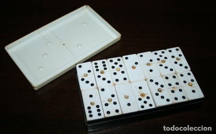 Juegos de mesa: ANTIGUO JUEGO DE DOMIN&Oacute; DE PL&Aacute;STICO - Foto 2