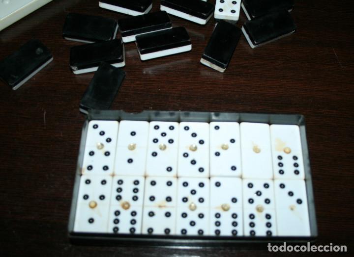 Juegos de mesa: ANTIGUO JUEGO DE DOMIN&Oacute; DE PL&Aacute;STICO - Foto 4