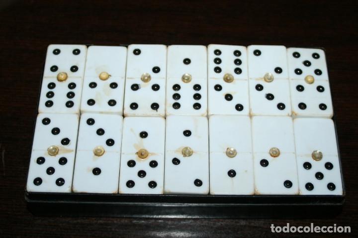 Juegos de mesa: ANTIGUO JUEGO DE DOMIN&Oacute; DE PL&Aacute;STICO - Foto 5