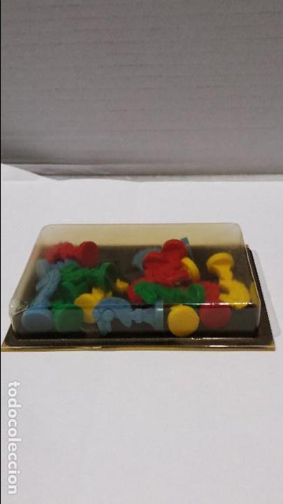 Juegos de mesa: Objetos de juegos reunidos . - Foto 1